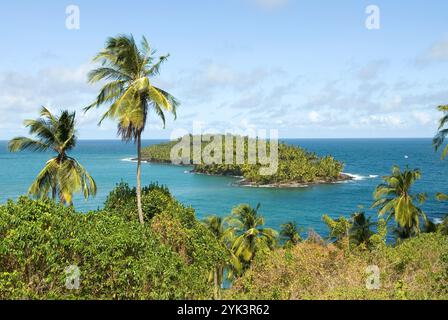 Ile du Diable vista dall'Ile Royale, dall'Iles du Salut (Isole della salvezza), dalla Guyana francese, dal dipartimento d'oltremare e dalla regione della Francia, dalla costa atlantica del Foto Stock