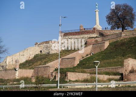 Belgrado, Serbia 15 dicembre 2022: Vista di Kalemegdan e il monumento al vincitore Belgrado, Serbia. Kalemegdan fortezza paesaggio Foto Stock