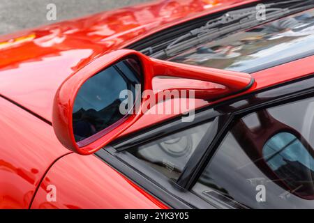 Una Ferrari Testarossa rossa rossa rossa rossa, classica sportiva italiana anni '1980 Foto Stock