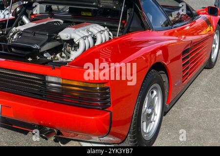 Una Ferrari Testarossa rossa rossa rossa rossa, classica sportiva italiana anni '1980 Foto Stock