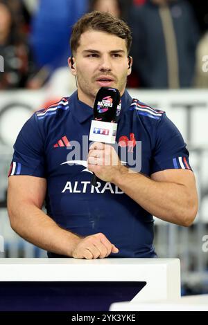 Saint Denis, Francia. 17 novembre 2024. Antoine Dupont di Francia viene intervistato in seguito al test match di rugby a 15 delle Autumn Nations Series 2024 tra Francia e nuova Zelanda (All Blacks) il 16 novembre 2024 allo Stade de France di Saint-Denis vicino Parigi, Francia - foto Jean Catuffe/DPPI Credit: DPPI Media/Alamy Live News Foto Stock