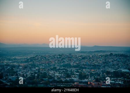 Un bel tratto nel mezzo di una città messicana chiamata San Miguel Allende, messico - 2 settembre 2024. Foto di alta qualità Foto Stock