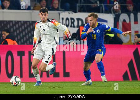 Kai Havertz, DFB 7 gareggiano per il pallone, tackle, duello, colpo di testa, zweikampf, azione, lotta contro Nail Omerovic, Bosnien-Herzegowina Nr. 19 nella partita UEFA Nations League 2024 GERMANIA - BOSNIA ERZEGOVINA 7-0 nella stagione 2024/2025 al 16 novembre 2024 a Friburgo, Germania. Fotografo: Immagini ddp/immagini a stella Foto Stock