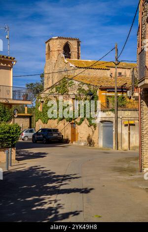 IT: Villaggio di Vila-robau, nel comune di Ventalló in un pomeriggio d'autunno (Alt Empordà, Girona, Catalogna, Spagna) ESP: Aldea de Vila-robau, e Foto Stock