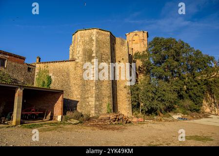 IT: Villaggio di Vila-robau, nel comune di Ventalló in una mattina d'autunno (Alt Empordà, Girona, Catalogna, Spagna) ESP: Aldea de Vila-robau, en Foto Stock