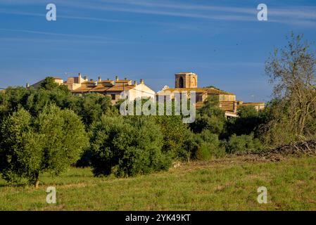 IT: Villaggio di Vila-robau, nel comune di Ventalló in una mattina d'autunno (Alt Empordà, Girona, Catalogna, Spagna) ESP: Aldea de Vila-robau, en Foto Stock