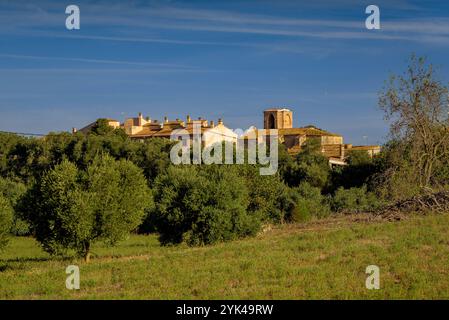 IT: Villaggio di Vila-robau, nel comune di Ventalló in una mattina d'autunno (Alt Empordà, Girona, Catalogna, Spagna) ESP: Aldea de Vila-robau, en Foto Stock