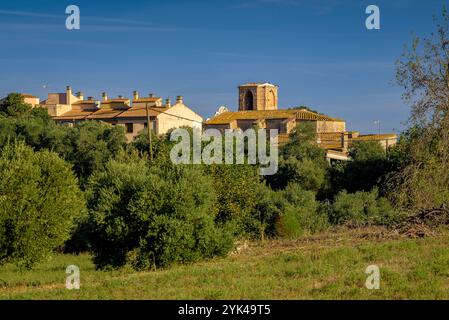 IT: Villaggio di Vila-robau, nel comune di Ventalló in una mattina d'autunno (Alt Empordà, Girona, Catalogna, Spagna) ESP: Aldea de Vila-robau, en Foto Stock