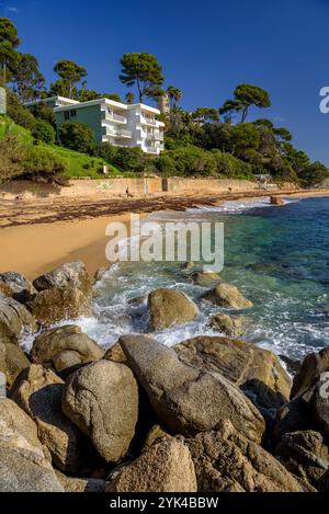 Spiaggia di Cap Roig e Sant Jordi, a Sant Antoni de Calonge, al mattino in Costa Brava (Baix Empordà, Girona, Catalogna, Spagna) Foto Stock