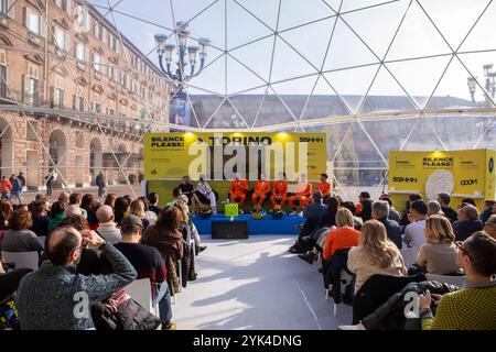 Torino, Italia. 17 novembre 2024. I carota Boys a Casa Tennis in Piazza Castello a Torino, Italia - domenica, 17 novembre 2024 - Cronaca - ( foto Andrea Alfano/LaPresse ) carota Boys presso Casa Tennis in Piazza Castello. Torino, Italia - domenica 17 novembre 2024 - News - ( foto Andrea Alfano/LaPresse ) crediti: LaPresse/Alamy Live News Foto Stock