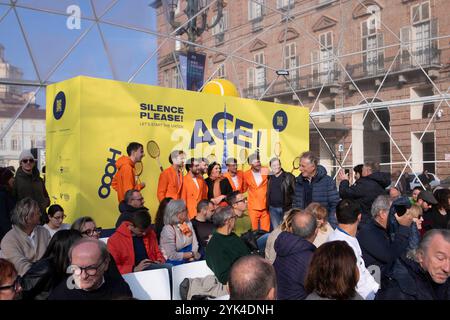 Torino, Italia. 17 novembre 2024. I carota Boys a Casa Tennis in Piazza Castello a Torino, Italia - domenica, 17 novembre 2024 - Cronaca - ( foto Andrea Alfano/LaPresse ) carota Boys presso Casa Tennis in Piazza Castello. Torino, Italia - domenica 17 novembre 2024 - News - ( foto Andrea Alfano/LaPresse ) crediti: LaPresse/Alamy Live News Foto Stock