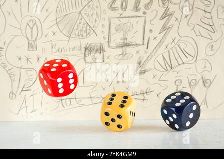 Nuove idee, innovazione e rischi nel business, concetto con scrivere e fare affari. Primo piano con messa a fuoco in primo piano Foto Stock