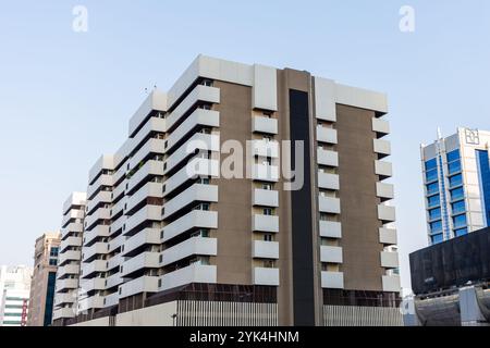 Edificio residenziale a Rigga al Buteen nella città di Dubai, Emirati Arabi Uniti. Foto Stock