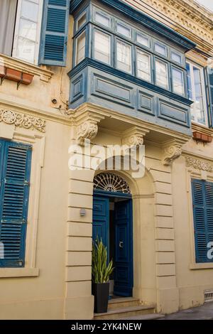 Tipica casa maltese a Sliema, Malta Foto Stock