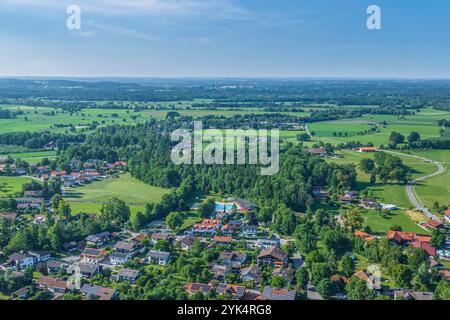 Vista di Bad Feilnbach, un centro benessere e fango termale nella regione dell'alta Baviera del Chiemgau a sud-ovest di Rosenheim Foto Stock