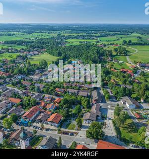 Vista di Bad Feilnbach, un centro benessere e fango termale nella regione dell'alta Baviera del Chiemgau a sud-ovest di Rosenheim Foto Stock