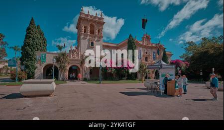 Il Balboa Park Visitor Center si trova nella Casa dell'ospitalità in Plaza de Panama, San Diego, California, Stati Uniti. Foto Stock