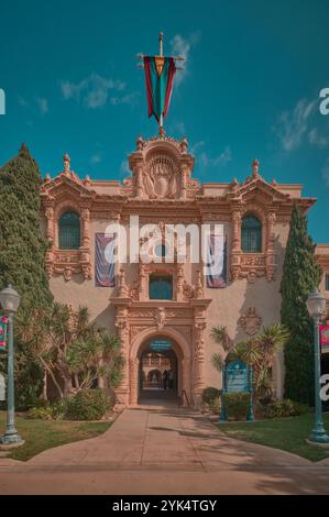 Il Balboa Park Visitor Center si trova nella Casa dell'ospitalità in Plaza de Panama, San Diego, California, Stati Uniti. Foto Stock