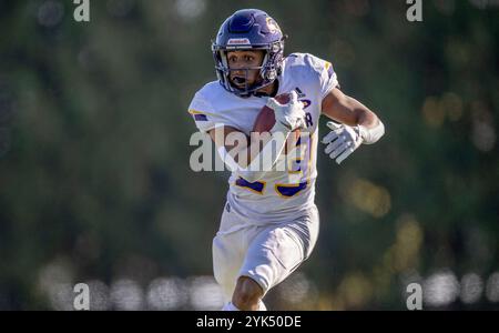 (Ottawa, Canada---19 ottobre 2024) Tayshaun Jackson dei Golden Hawks della Laurier University. OUA regular season football - Laurier Golden Hawks 44 Carl Foto Stock