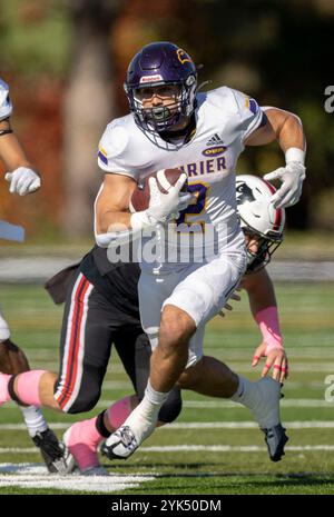 (Ottawa, Canada---19 ottobre 2024) Tanner Nelmes della Laurier University Golden Hawks. OUA regular season football — Laurier Golden Hawks 44 Carleto Foto Stock