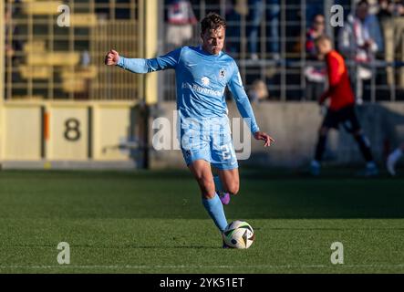 Lukas Reich (TSV 1860 Muenchen, n. 20). GER, TSV 1860 Muenchen gegen SpVgg Unterhaching, Fussball, Bayerischer Totopokal, Viertelfinale, Saison 2024/2025, 16.11.2024. foto: Eibner-Pressefoto/Heike Feiner Foto Stock