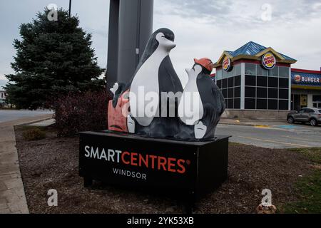 Insegna del centro commerciale Smart Centres su Dougall Avenue a Windsor, Ontario, Canada Foto Stock