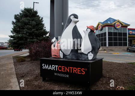 Insegna del centro commerciale Smart Centres su Dougall Avenue a Windsor, Ontario, Canada Foto Stock