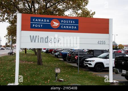 Cartello con l'ufficio postale su Walker Road a Windsor, Ontario, Canada Foto Stock