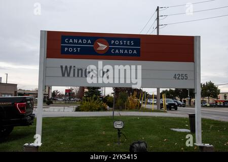 Cartello con l'ufficio postale su Walker Road a Windsor, Ontario, Canada Foto Stock