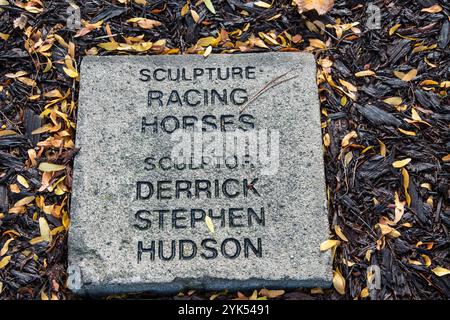 Insegna per la scultura di cavalli da corsa al Windsor Sculpture Garden Park di Windsor, Ontario, Canada Foto Stock