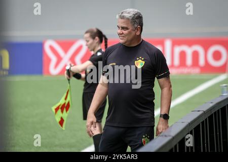 SC - BRUSCO - 11/17/2024 - BRASILIANO B 2024, BRUSCO x GUARANI - Marcelo Cabo allenatore della Brusque durante la partita contro il Guarani allo stadio Augusto Bauer per il campionato brasiliano B 2024. Foto: Lucas Gabriel Cardoso/AGIF Foto Stock