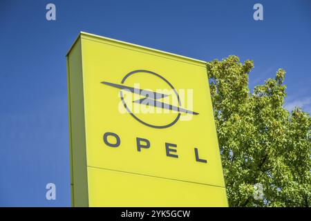 Logo Opel, Adam Opel House, sede centrale, amministrazione principale, stabilimento Opel, Rugbyring, Friedrich-Lutzmann-Ring, Ruesselsheim, Assia, Germania, Europa Foto Stock
