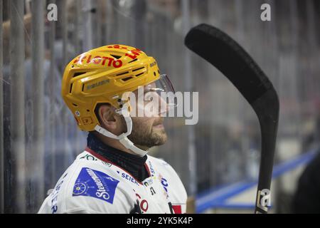 LanxessArena, Colonia, Renania settentrionale-Vestfalia, Alex Friesen (Fischtown Pinguins, #57), PENNY DEL, Koelner Haie-Pinguine Bremerhaven il 15/11/2024 a t Foto Stock