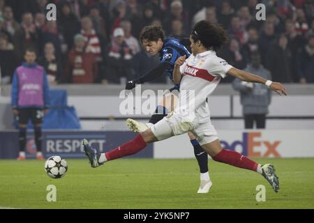 Partita di calcio, Nicolo' ZANIOLO Atalanta Bergamo tiro a Tor Tor, Anrie CHASE VFB Stuttgart davanti a lui cerca di fermarlo con la gamba sinistra, b Foto Stock
