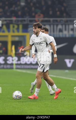 Milano SSC Napoli, Khvicha Kvaratskhelia in azione durante la partita di calcio di serie A Enilive 2024/2025 tra Inter e Napoli al Giuseppe Foto Stock