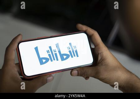 il logo bilibili viene visualizzato sullo smartphone. Bilibili è un sito di condivisione video. Foto Stock