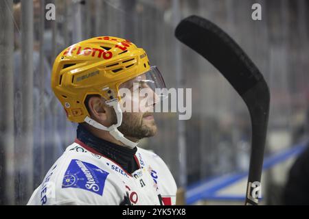 LanxessArena, Colonia, Renania settentrionale-Vestfalia, Alex Friesen (Fischtown Pinguins, #57), PENNY DEL, Koelner Haie-Pinguine Bremerhaven il 15/11/2024 a t Foto Stock