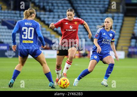 Leicester, Regno Unito. 17 novembre 2024. Leicester, Inghilterra, 16 novembre 2024: Grace Clinton (8 Manchester United) sul pallone durante la partita Barclays Womens Super League tra Leicester City e Manchester United al King Power Stadium di Leicester, Inghilterra (Natalie Mincher/SPP) credito: SPP Sport Press Photo. /Alamy Live News Foto Stock