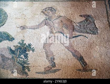 Mosaico di pavimento romano "Apollo e Dafne", Casa di Dioniso, Parco Archeologico di Paphos, Cipro. Il pannello illustra il mito di Apollo e Dafne Foto Stock