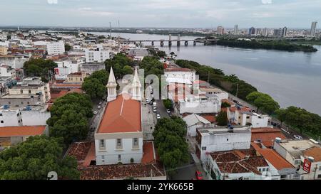 juazeiro, bahia, brasile - 14 novembre 2024: Veduta aerea della città di Juazeiro, nel nord di Bahia. Foto Stock