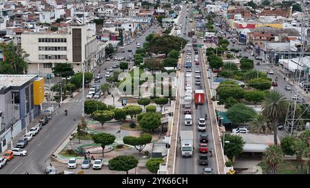 juazeiro, bahia, brasile - 14 novembre 2024: Veduta aerea della città di Juazeiro, nel nord di Bahia. Foto Stock