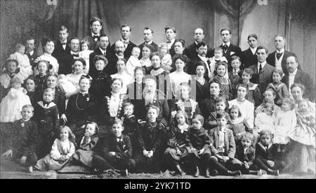 Ritratto di famiglia di Joseph F. Smith, presidente della Chiesa di Gesù Cristo dei Santi degli ultimi giorni nell'ottobre 1901. Foto Stock