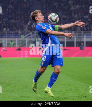 Milano, Milano, Italia. 18 novembre 2024. Durante la prima partita della UEFA National League 17/11/2024 partita di calcio tra Italia e Francia allo Stadio San Siro di Milano. Nella foto: Nicole Barella d'italia (immagine di credito: © Fabio Sasso/ZUMA Press Wire) SOLO USO EDITORIALE! Non per USO commerciale! Foto Stock