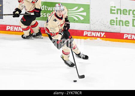 Eishockey DEL 24/25 - 17. Spieltag: Düsseldorfer EG vs Nürnberg Ice Tigers AM 17.11.2024 im PSD Bank Dome a Düsseldorf Nürnbergs Will Graber (Nr.77) foto: Osnapix Foto Stock