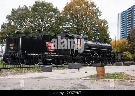 Treno CN al Rotary Centennial Plaza al Windsor Sculpture Garden Park a Windsor, Ontario, Canada Foto Stock