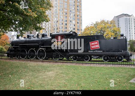 Treno CN al Rotary Centennial Plaza al Windsor Sculpture Garden Park a Windsor, Ontario, Canada Foto Stock