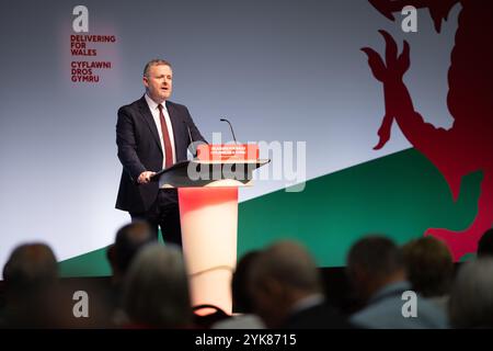 Llandudno, Galles, Regno Unito. 17 novembre 2024. Jeremy Miles MS, Evans, Segretario di Gabinetto per la salute e l'assistenza sociale affronta la conferenza per la discussione di Iechyd da. Sean Pursey/Alamy Live News Foto Stock