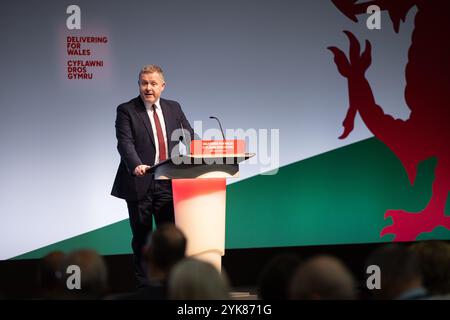 Llandudno, Galles, Regno Unito. 17 novembre 2024. Jeremy Miles MS, Evans, Segretario di Gabinetto per la salute e l'assistenza sociale affronta la conferenza per la discussione di Iechyd da. Sean Pursey/Alamy Live News Foto Stock