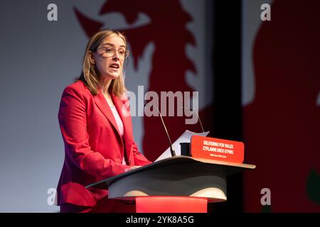 Llandudno, Galles, Regno Unito. 17 novembre 2024. Sarah Murphy MS, Ministro della salute mentale e del benessere risponde alla discussione di Iechyd da. Sean Pursey/Alamy Live News Foto Stock