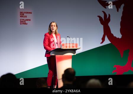 Llandudno, Galles, Regno Unito. 17 novembre 2024. Sarah Murphy MS, Ministro della salute mentale e del benessere risponde alla discussione di Iechyd da. Sean Pursey/Alamy Live News Foto Stock